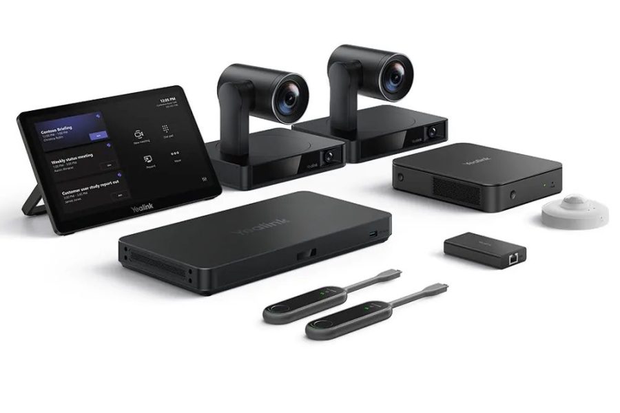 Yealink MVC S90 Setup Guide: Easily set up smart cameras and tools for large Teams Rooms with efficient plug-and-play planning.